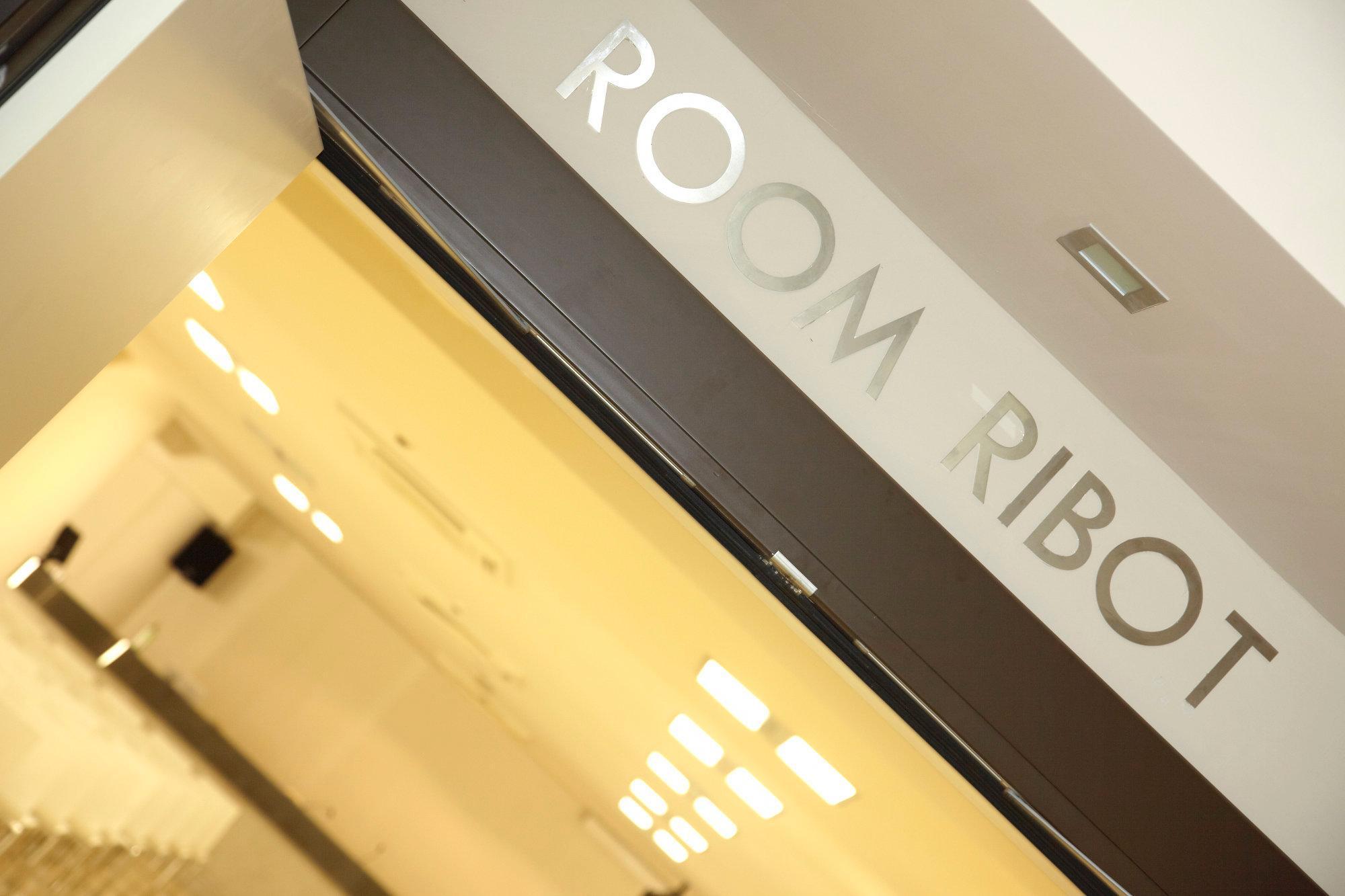 Готель Pisa Tower Plaza Екстер'єр фото Room Robot