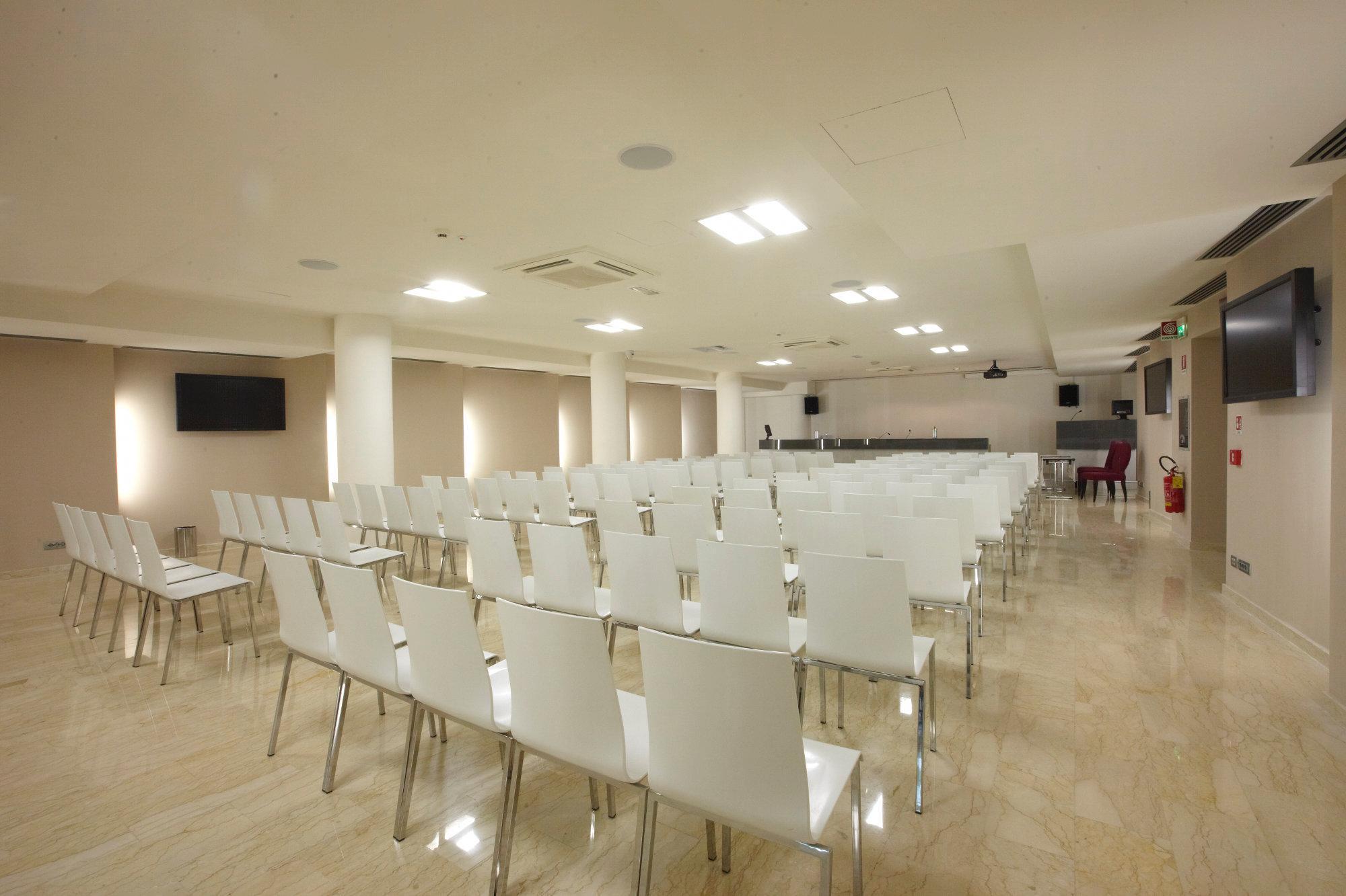 Готель Pisa Tower Plaza Екстер'єр фото The conference room