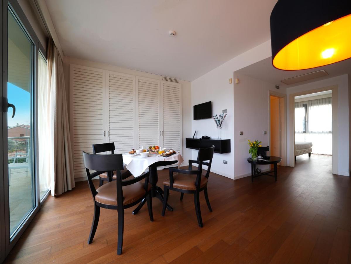 Готель Pisa Tower Plaza Екстер'єр фото A typical apartment