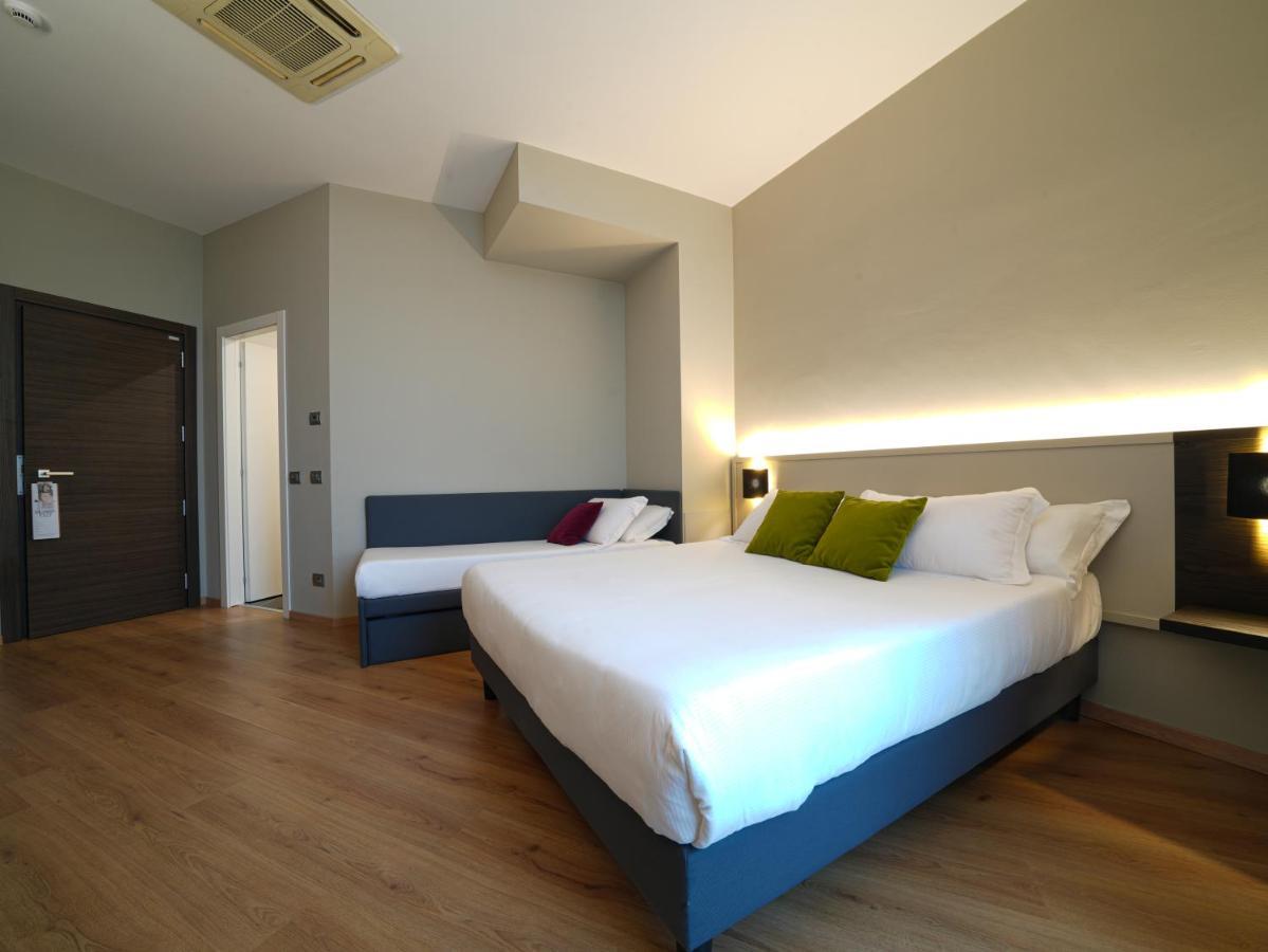 Готель Pisa Tower Plaza Екстер'єр фото A room at the hotel