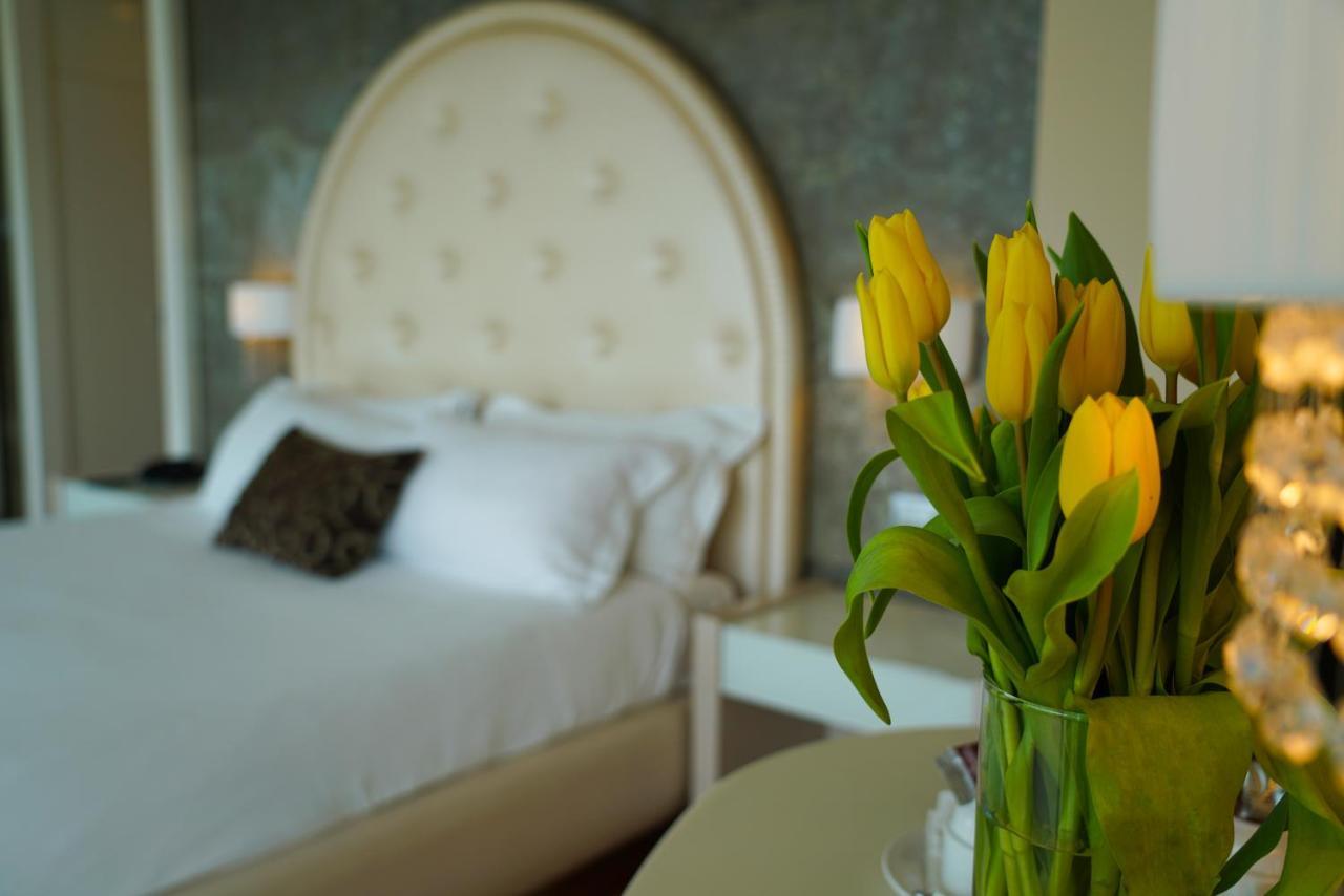 Готель Pisa Tower Plaza Екстер'єр фото A bedroom at the hotel