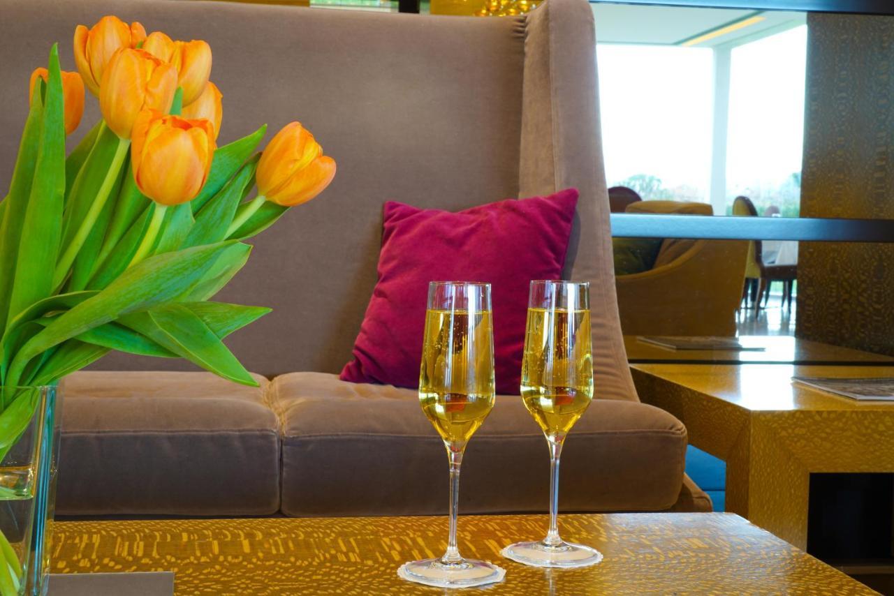 Готель Pisa Tower Plaza Екстер'єр фото The lounge at the airport