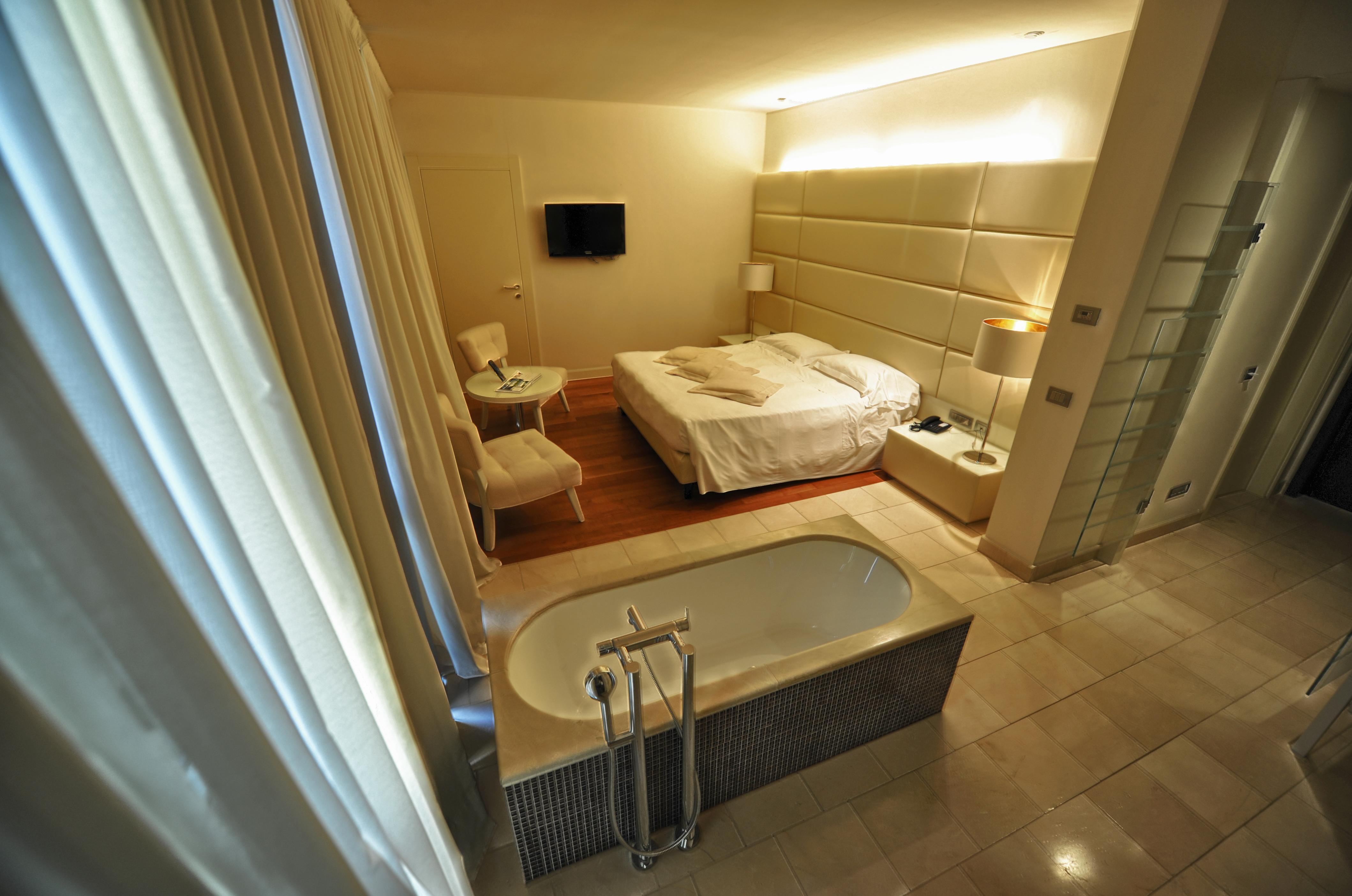 Готель Pisa Tower Plaza Екстер'єр фото A room at the hotel