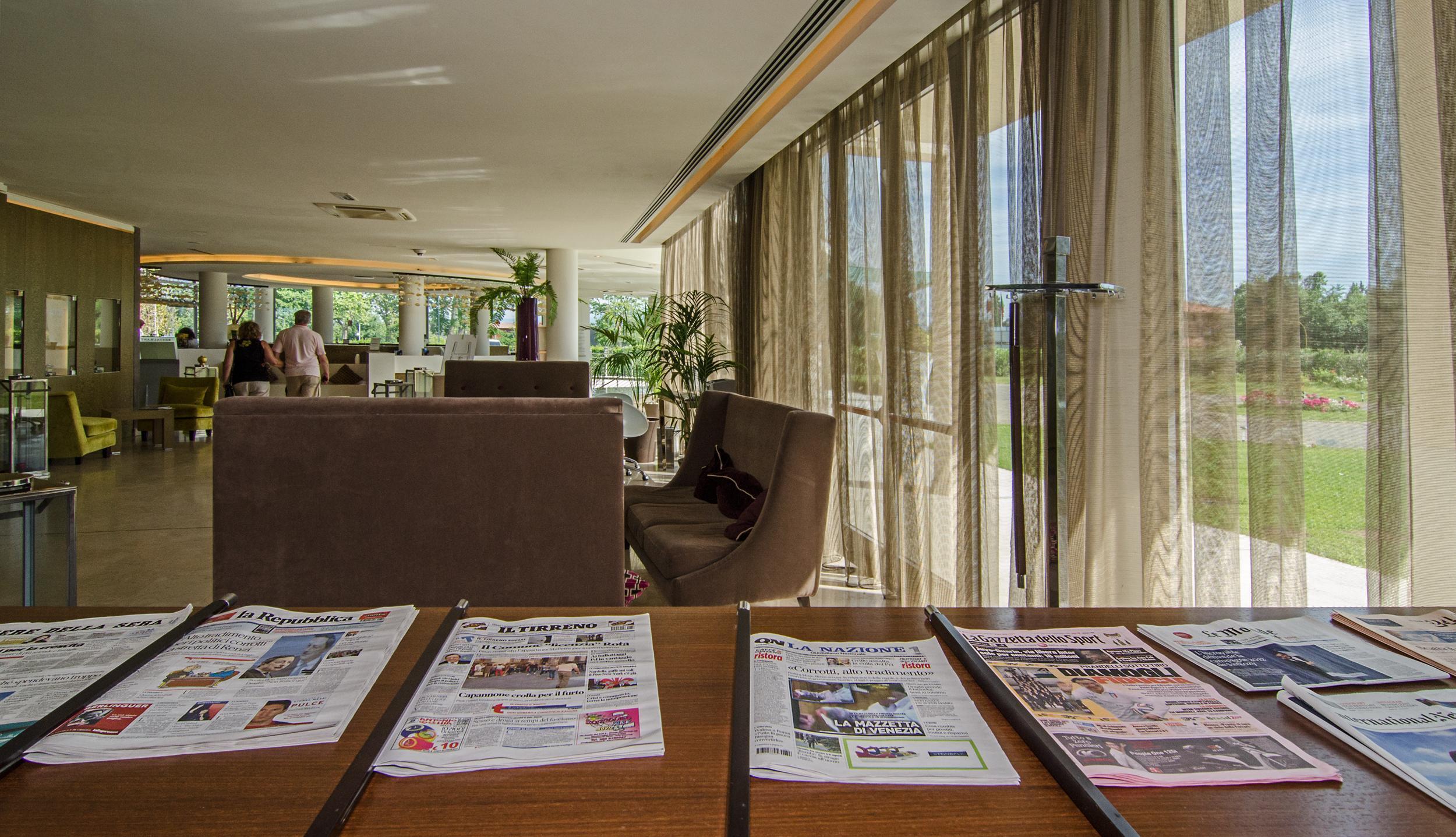 Готель Pisa Tower Plaza Екстер'єр фото The lobby of the hotel