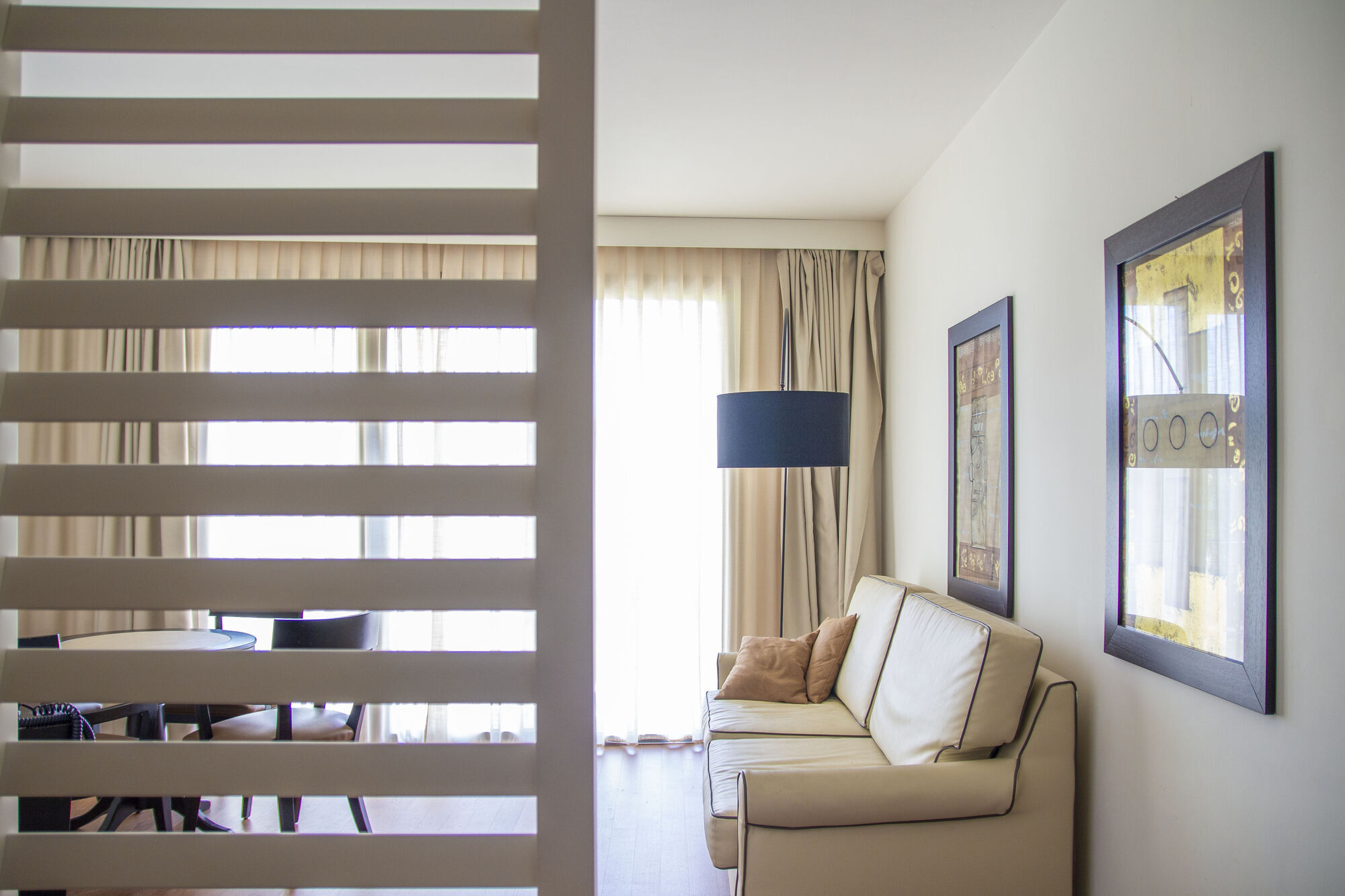 Готель Pisa Tower Plaza Інтер'єр фото A room at the hotel